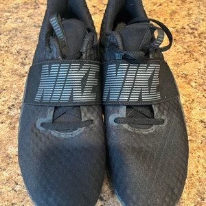 Like new women’s Nike tennis shoes.